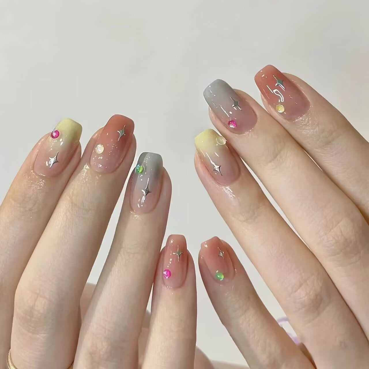 ネイルチップ ミディアム オーバル 人気 3d マグネット デザイン ファッション366